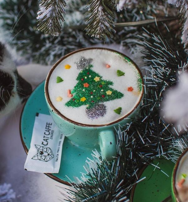 Cat Caffe pravi najslađe kave s božićnim motivima