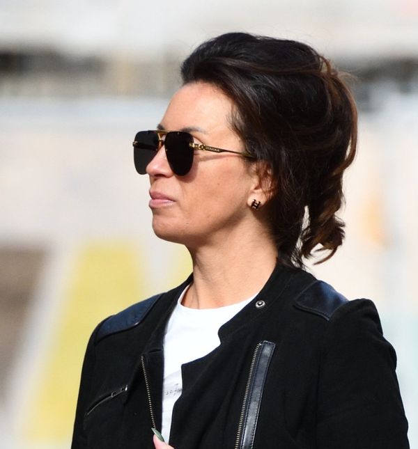 Mama sa zagrebačke špice u kratkoj vunenoj suknji i Hermes čizmama