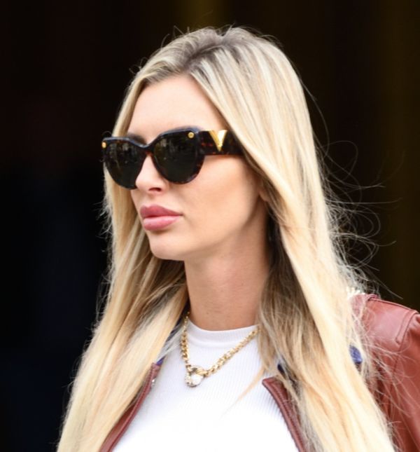 Zgodna plavuša iz Zagreba u čizmicama modne kuće Louis Vuitton