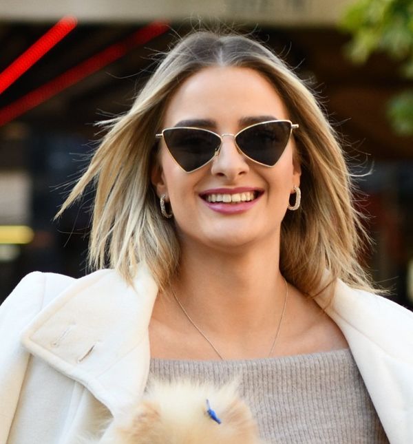 Streety style izdanje u pletenoj haljini i zelenim čizmama