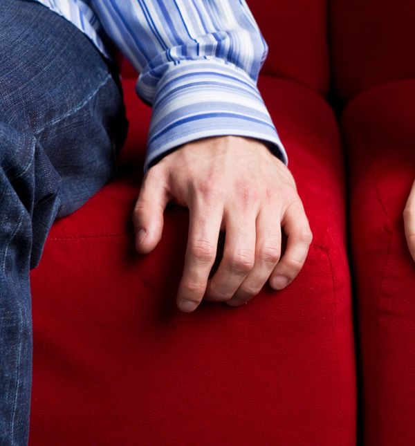 Fizička privrženost ključni je aspekt intimnosti, a može uključivati sve od držanja za ruke do grljenja, maženja i ljubljenja