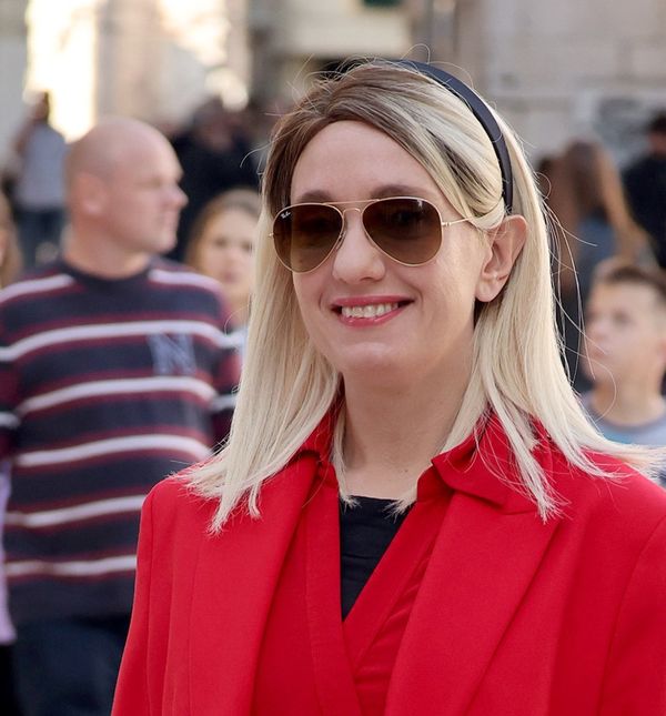 Dama sa zadarskih ulica u odličnoj crvenoj kombinaciji