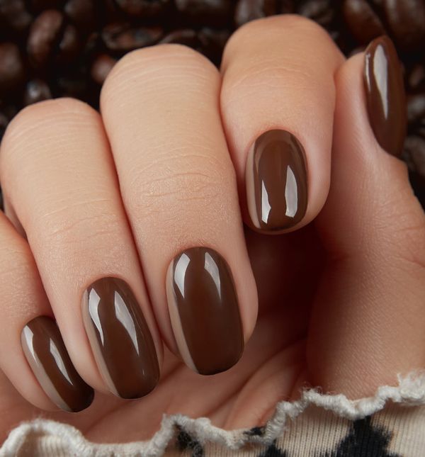 Smeđa manikura stvorena je za hladniji dio godine