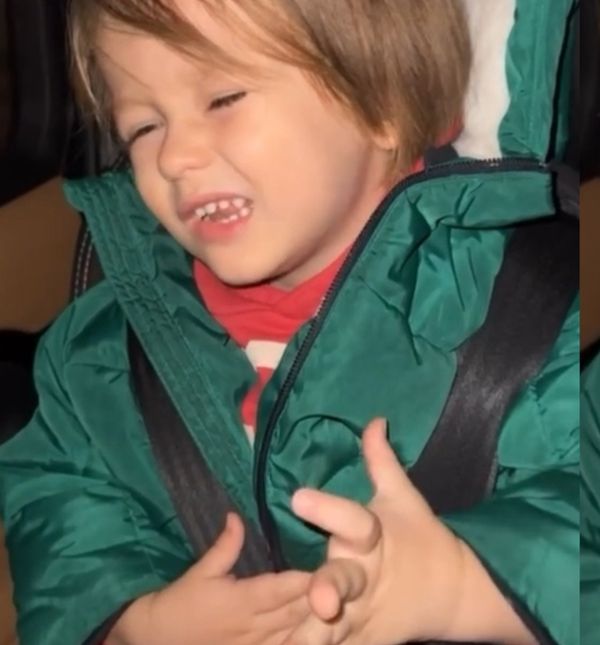 Bloom pjeva pjesmu Beautiful Life