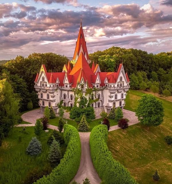 Dvorac Empirej izgleda kao dvorac iz bajke, a nalazi se u Zagorju