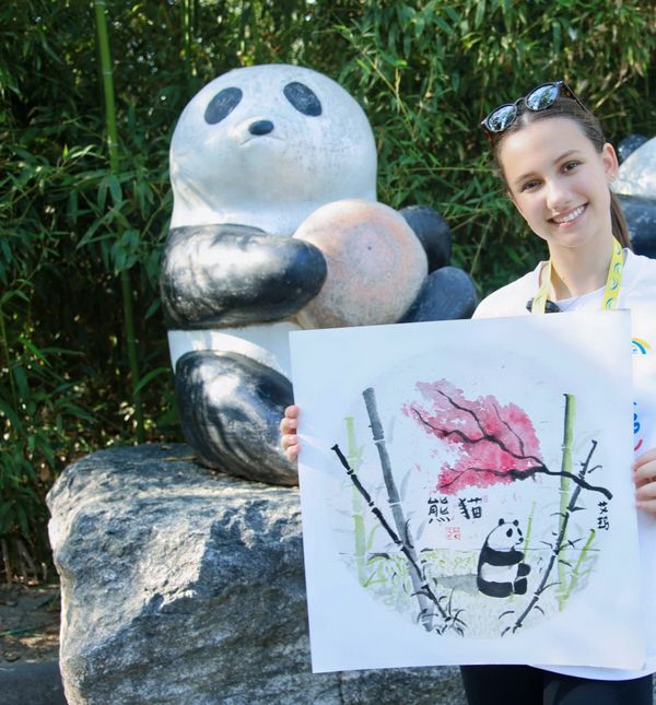 Trinaestogodišnja Ema Dujmović iz Samobora je mlada autorica, likovna umjetnica, spisateljica, humanitarka te autorica stihova i glazbe pjesama koju je pisala za svjetsko prvenstvo u Kini