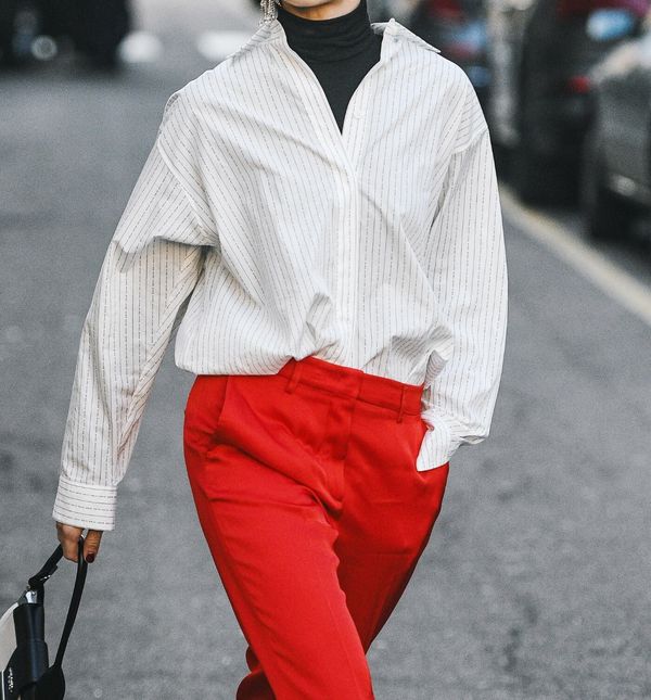 Bijela košulja je modni klasik koji se nosi cijelu godinu