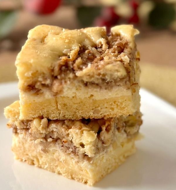 Kolač s jabukama, sirom i orasima