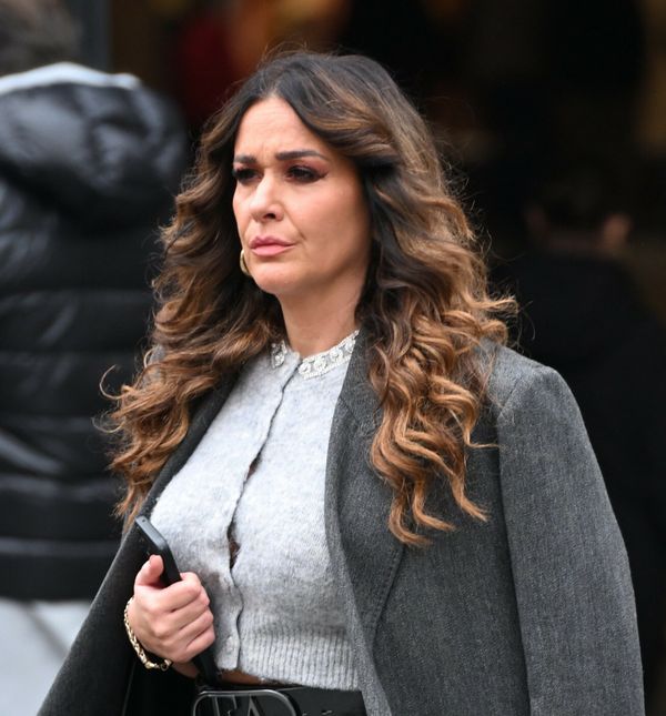 Brineta iz centra Zagreba vrhunski se skockala, kožnata suknja i čizme modna su poslastica