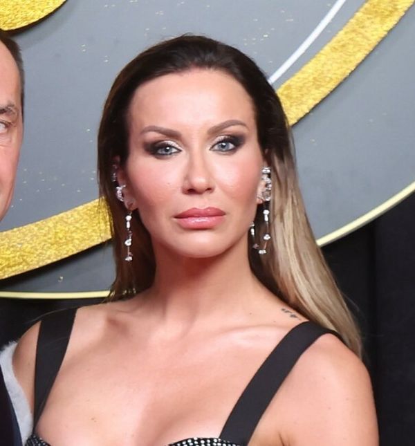 Prozirni grudnjak i suknja sa šljokicama Ane Gruice Uglešić odvažni su spoj za večernji izlazak Prozirni grudnjak i suknja sa šljokicama Ane Gruice Uglešić odvažni su spoj za večernji izlazak