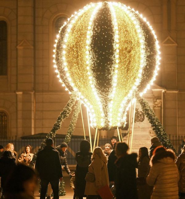Božićni balon na Cvjetnom trgu u Zagrebu