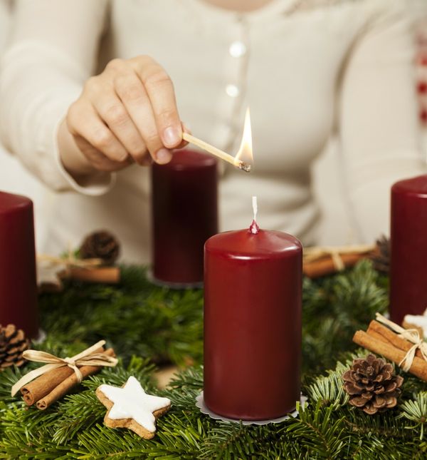 Prva adventska svijeća