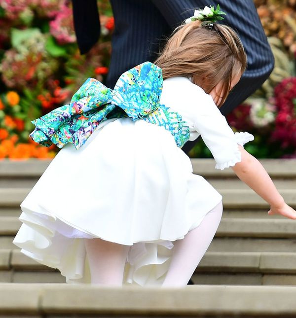 Princeza Charlotte pala je na stepenicama na vjenčanju princeze Eugenie