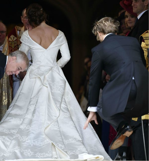 Mladenki Eugenie kuma nije pomogla dok je ulazila u kapelu