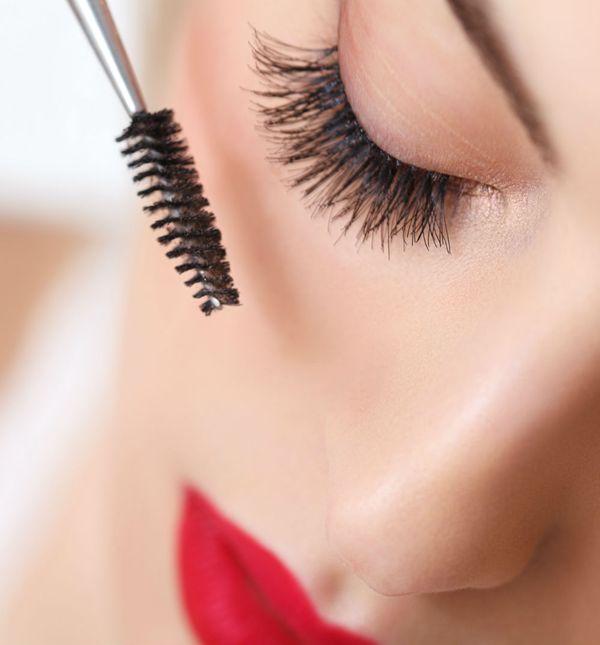 Make-up umjetnica slavnih savjetuje korištenje smeđe maskare uz crnu (Foto: Getty Images)