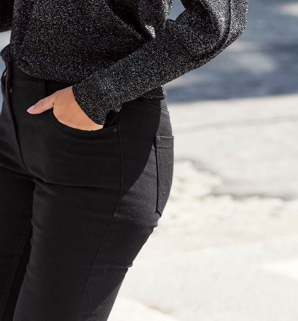 Crne traperice nosive su u gotovo svim dnevnim i večernjim prilikama