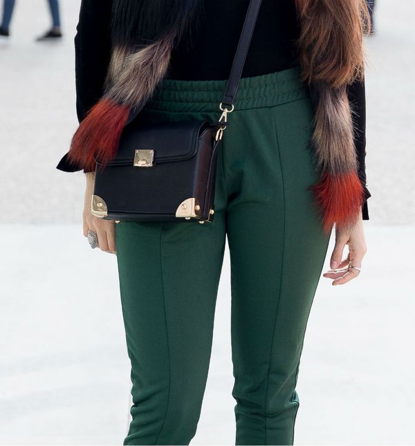 U današnjim trendovima već je uobičajeno da i elegantni modeli hlača imaju elastični struk