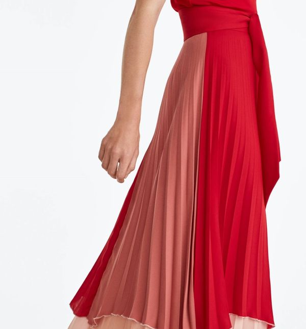 Plisiranim suknjama ne opada popularnost