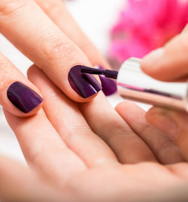 Ljubičasti lak za nokte idealan je izbor za jesenske dane