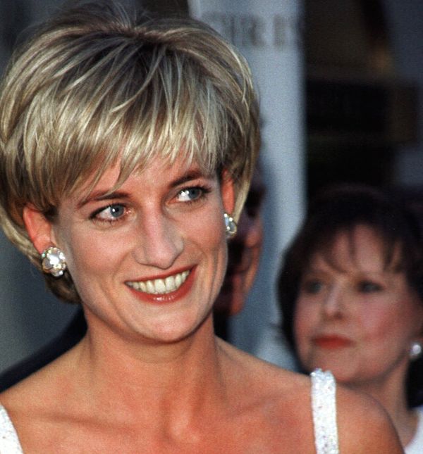 Diana 1997. uoči aukcije na kojoj je prodana i njezina omiljena haljina