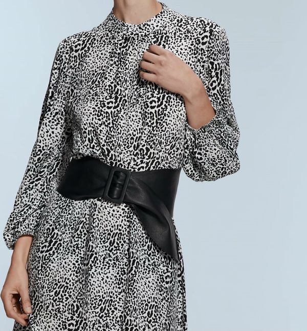 Haljina sa životinjskim uzorkom iz Zare koja dolazi do veličine XXL