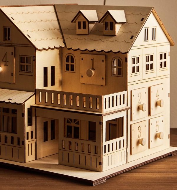 Adventski kalendar u obliku drvene kućice iz trgovine Zara Home