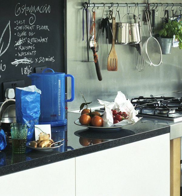 Slobodne kutke na kuhinjskim zidovima iskoristite za zidne držače