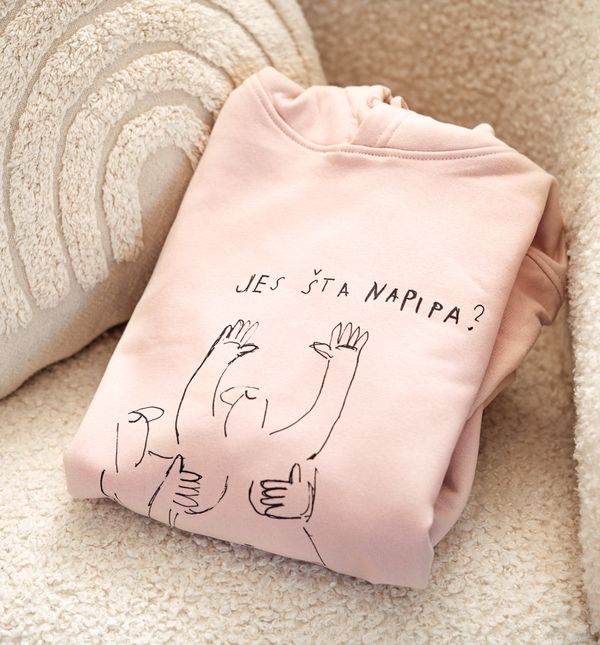 Kupnjom majice s ilustracijom Tisje Kljaković Braić pomažete Udruzi Nismo same