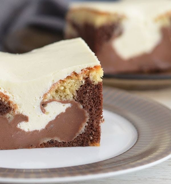 Kolač s vrhnjem i pudingom