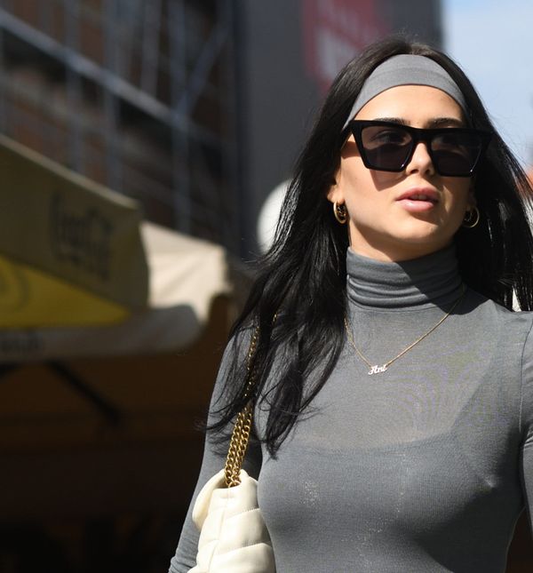 Zagrebačka street stylerica u sivoj haljini koja ističe siluetu