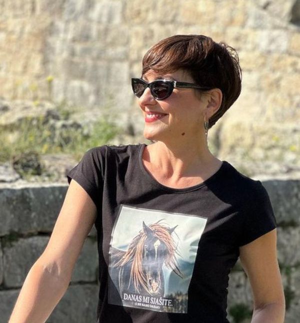 Irena Pecotić pokazala je novo modno izdanje u majici s duhovitim natpisom brenda Majice by NataK
