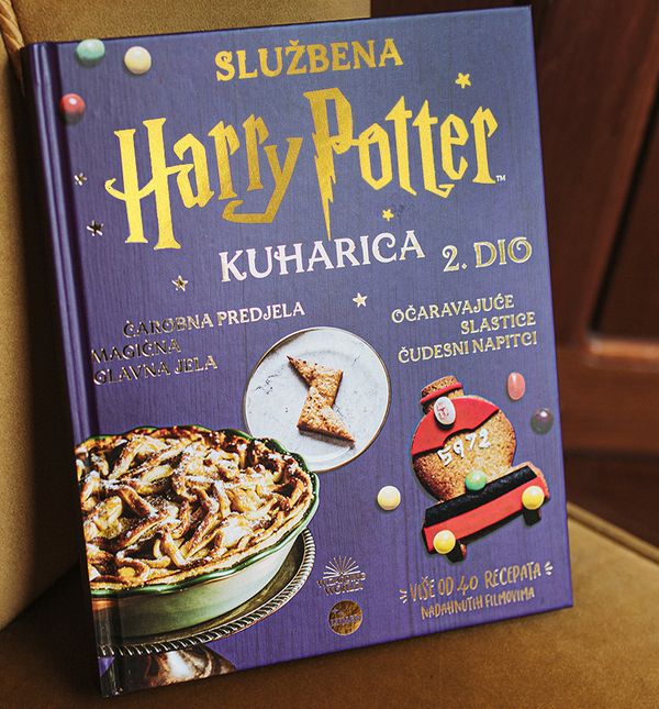 Kuharica sadržava recepte za 12 predjela, 16 glavnih jela, 10 slastica i pet napitaka