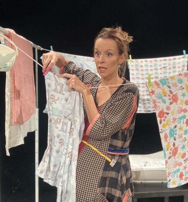 Scene iz predstave Dnevnik supermame, Jelene Hadži-Manev