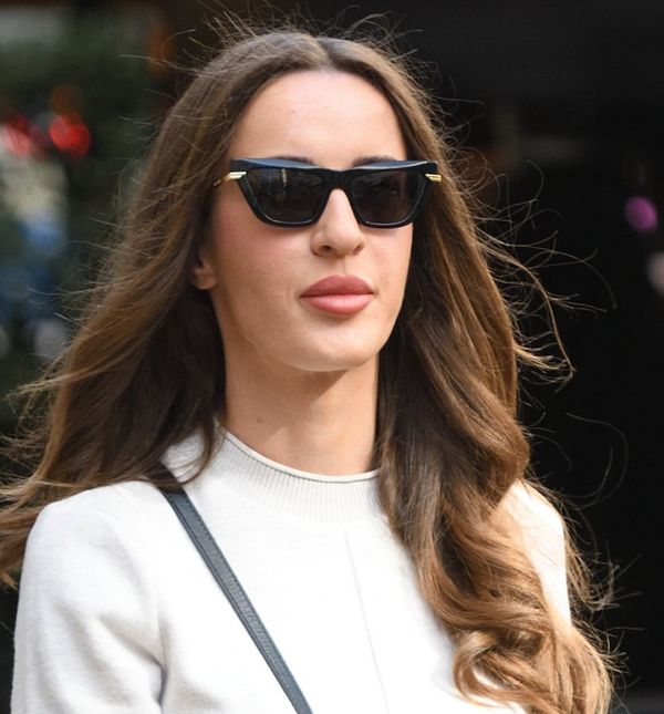 Zgodna dama sa zagrebačke špice u traper-čizmama