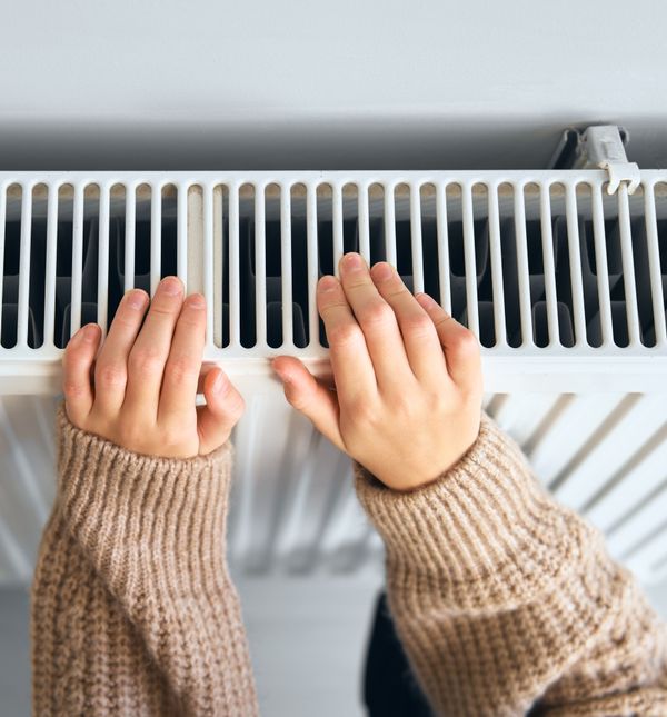 Potreban je samo fen da izbacite svu prašinu iz radijatora