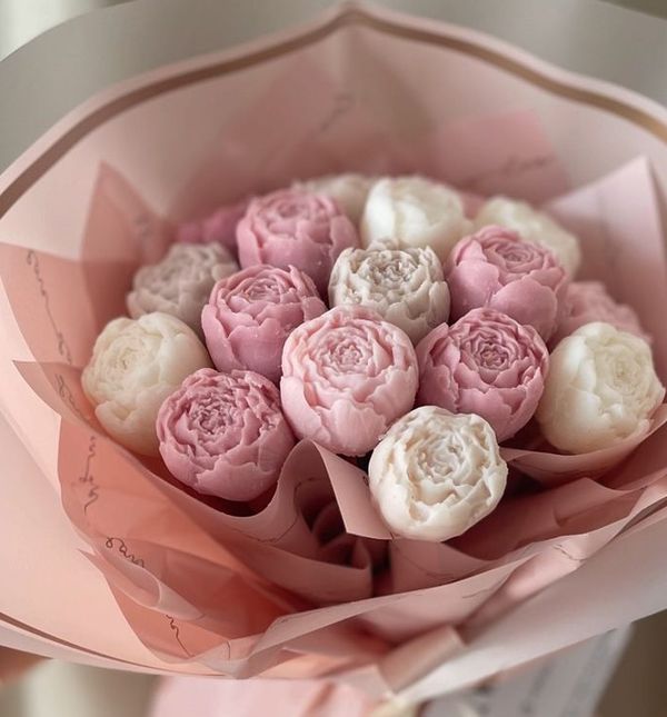 Buket božura od voska i gipsa