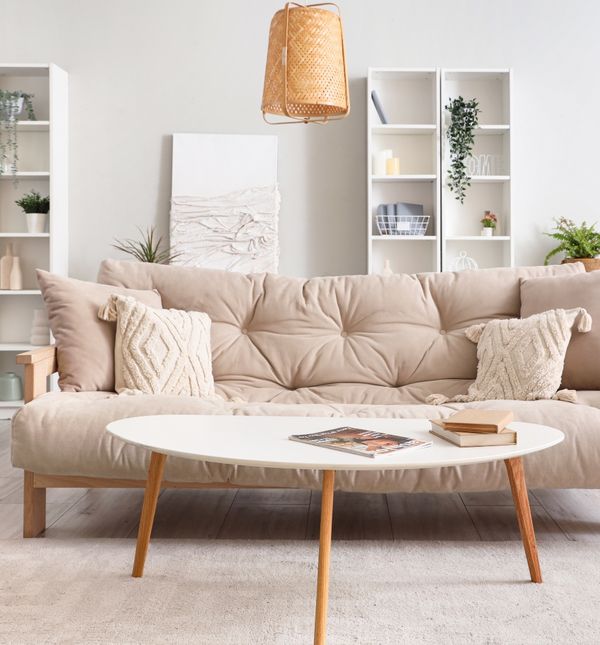 Dizanjeri interijera kažu da nova pravila nalažu kako kauč ne bi trebao stajati uz zid