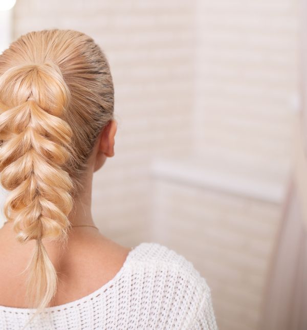 Na jednstavan način možete napraviti popularnu pletenicu