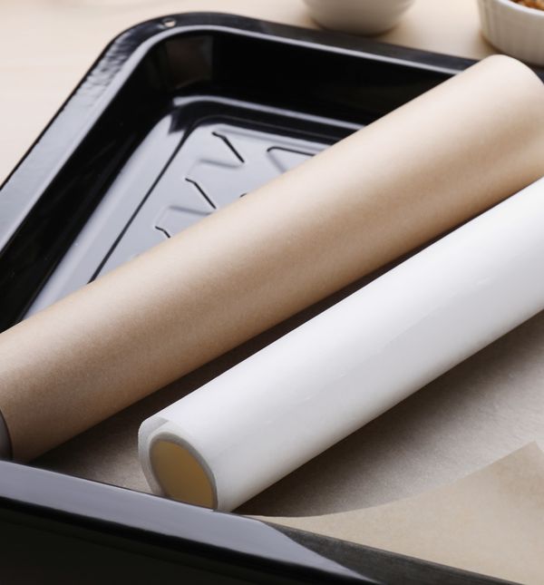 Zašto je dobro stavljati papir za pečenje na dno pećnice?