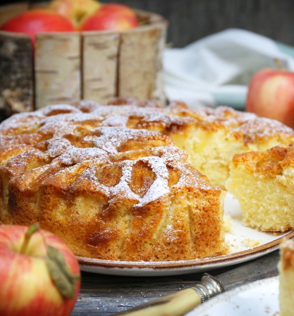 Brzi kolač s jabukama