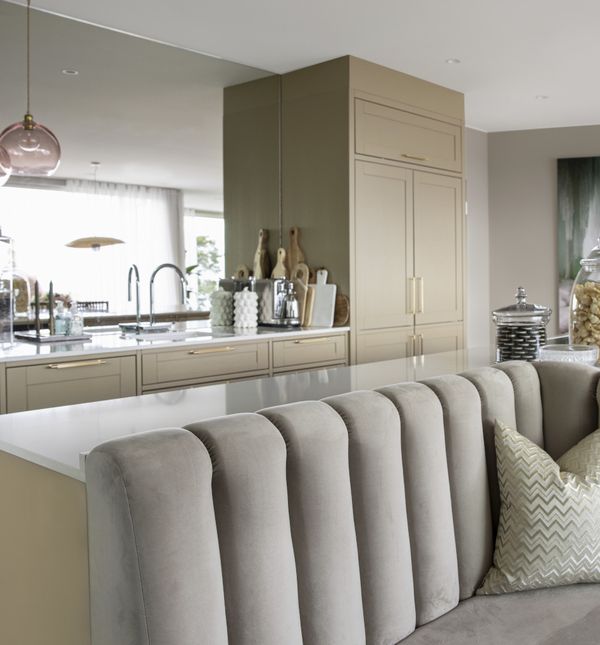 Vrlo elegantan stan uređen u pješčanim tonovima