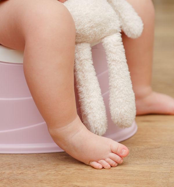 Djeca od dvije, tri godine znaju maltene satima sjediti na tuti ili školjci i jednostavno ne znaju što tamo raditi