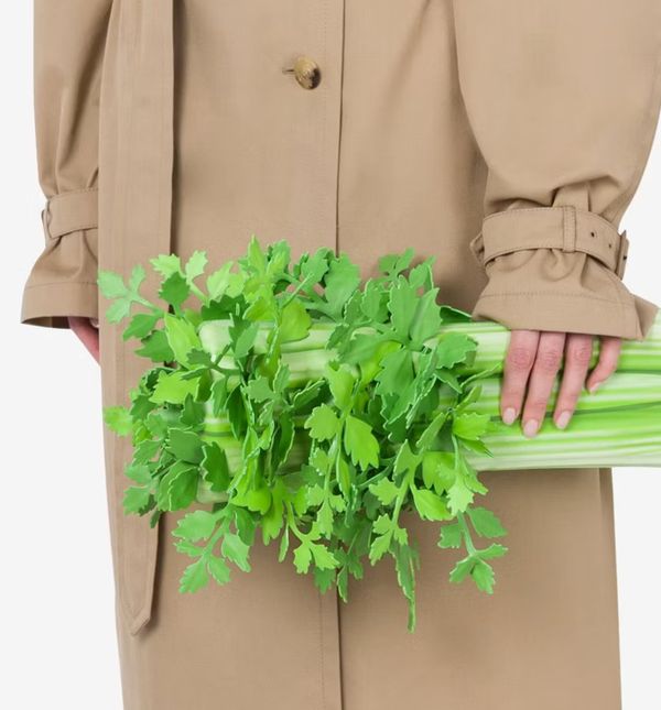 Torba u obliku celera s potpisom Moschina