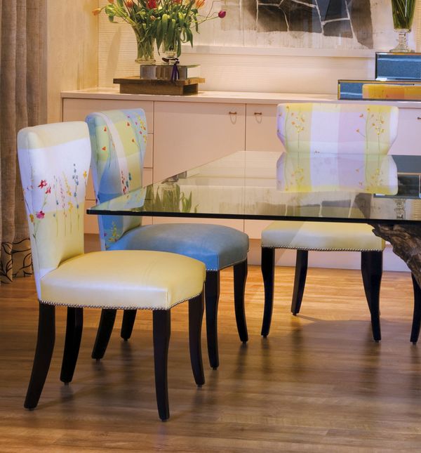 Glamurozan stan u kojem su stolci u blagovaonici i ormarić u kuhinji glavne zvijezde