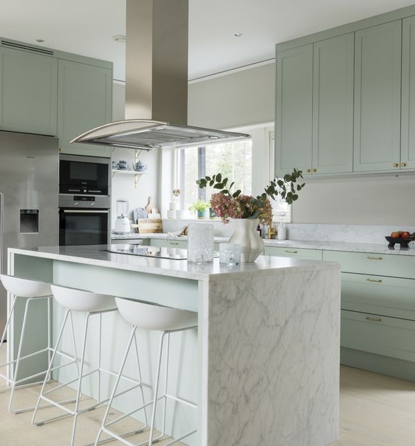 Elegantna kuća u kojoj naročito očarava kuhinja pastelno zelene boje