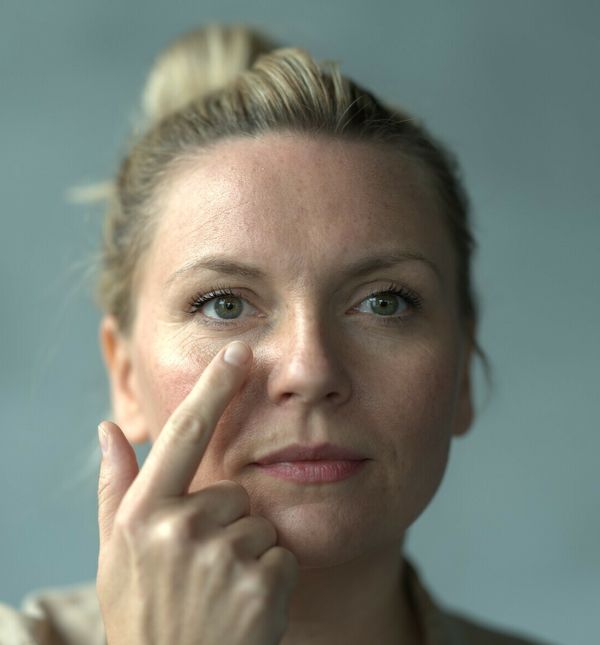 Zadovoljna recenzije: Čitateljice su isprobale kremu za instant korekciju vrećica ispod očiju