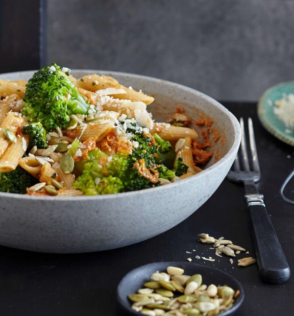 Brokula s pestom i tjesteninom