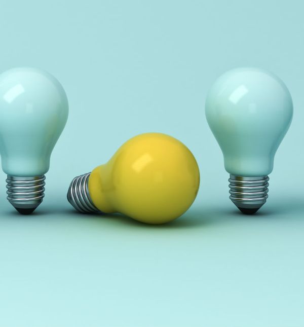 Električna žarulja kao simbol inteligencije i pameti