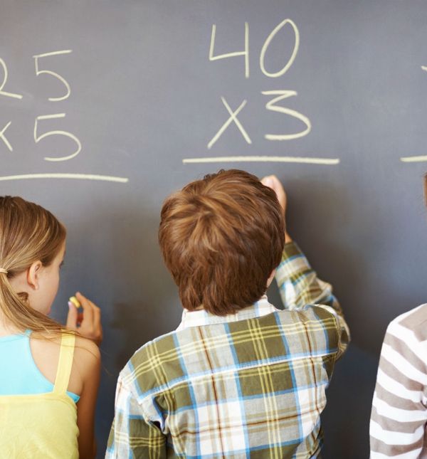 Logičko-matematička inteligencija vezuje se uz korištenje brojeva, dobro uočavanje uzročno-posljedične veze, logičko zaključivanje i sposobnost otkrivanja obrazaca