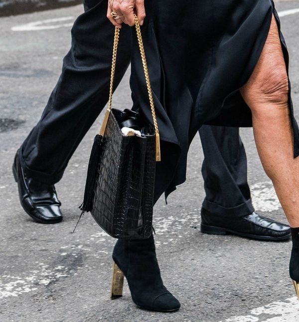 Detalj na tijelu supermodela Elle Macpherson otkriva njene prave godine